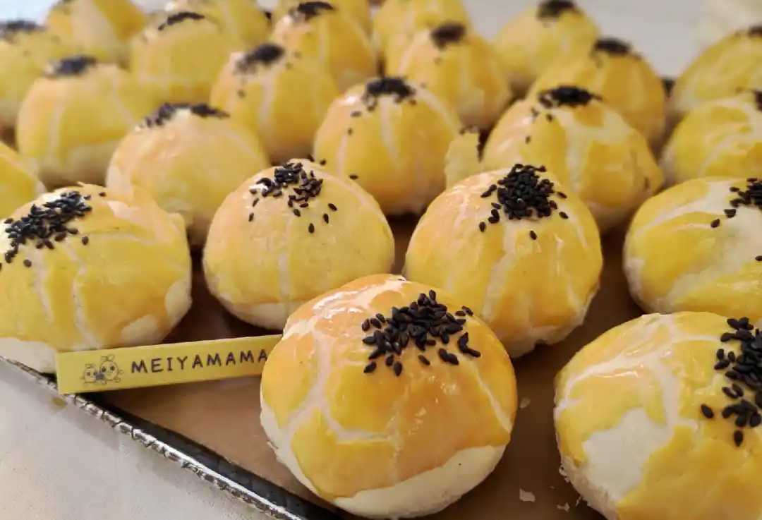 蛋黃酥月餅包裝機(jī)——傳統(tǒng)美味的現(xiàn)代封裝，守護(hù)經(jīng)典，傳遞心意