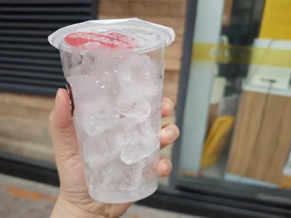 創(chuàng)新自動化冰杯生產線——飲品行業(yè)的革命性變革，開啟智能生產新時代